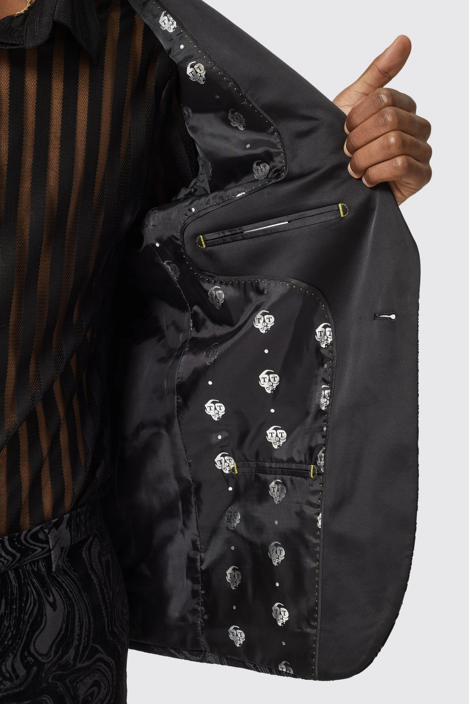 Musta Angelou Slim Fit - Tyylikäs ja elegantti ulkonäkö, valitse omaasi!